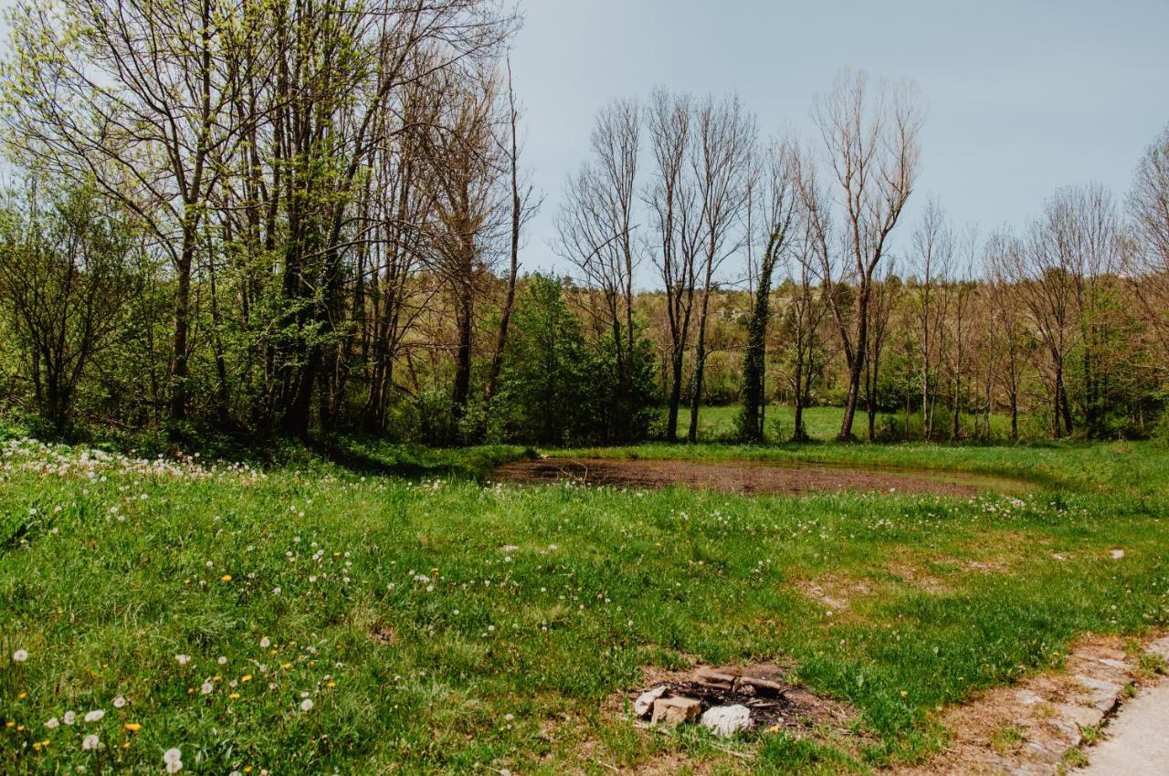 Holiday Home Rozini Lanisce Zewnętrze zdjęcie