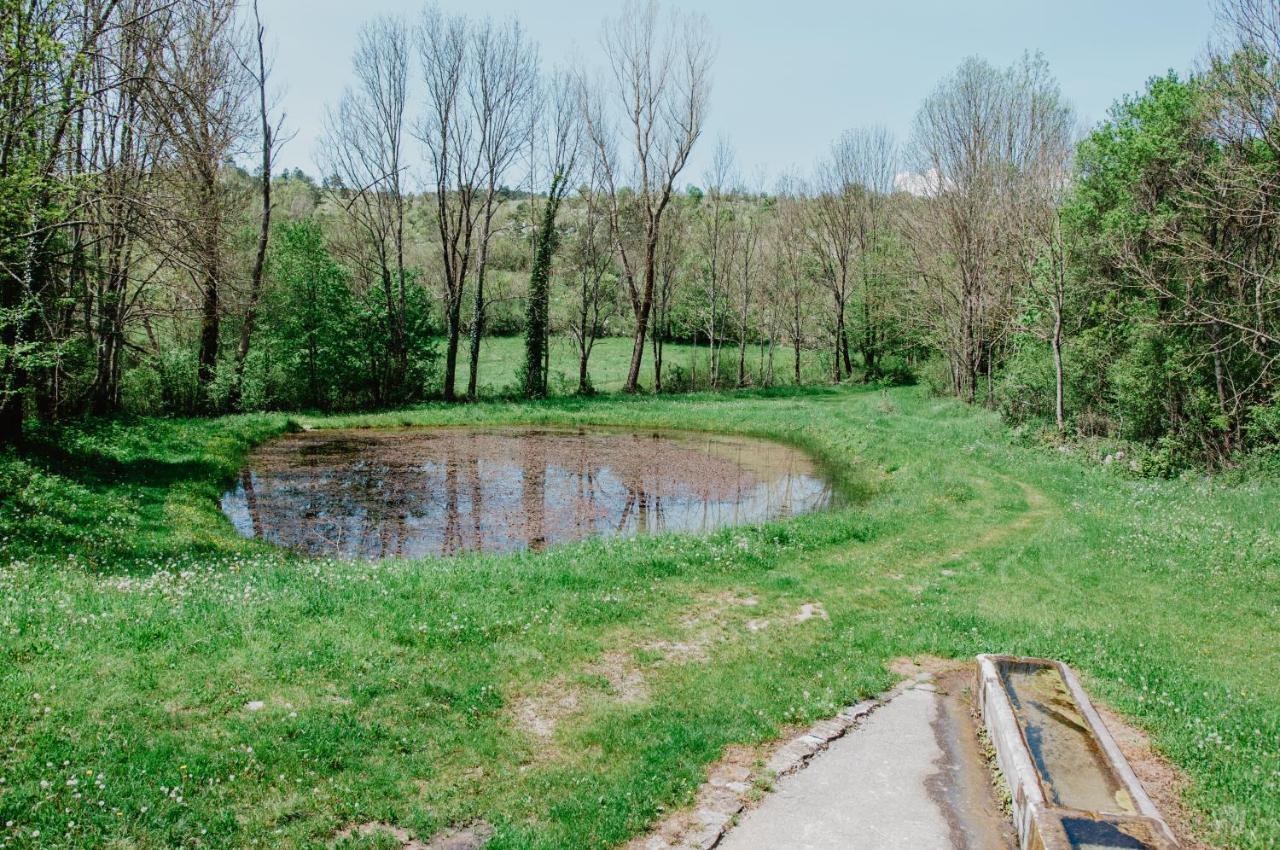 Holiday Home Rozini Lanisce Zewnętrze zdjęcie